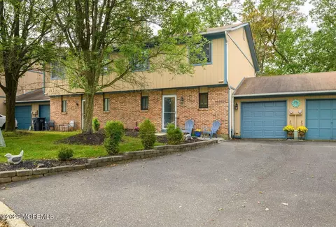 3 Canary Cir, Howell, NJ 07731