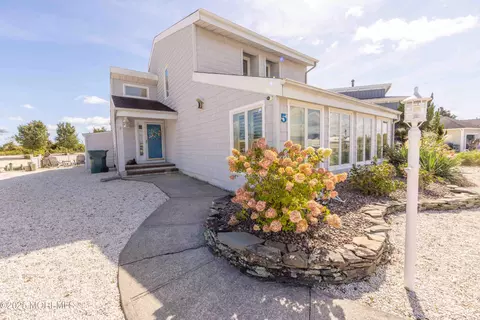 5 Hunter Dr, Little Egg Harbor, NJ 08087