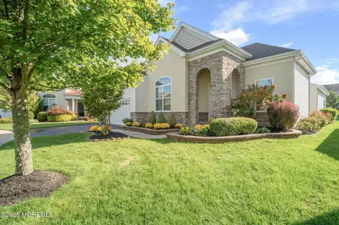 10 Chapel Hill Ct, Barnegat, NJ 08005