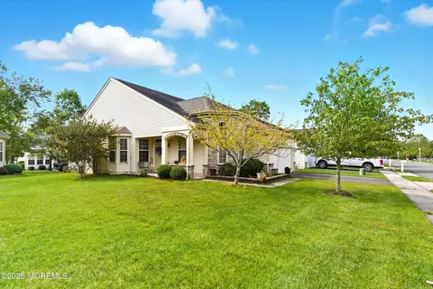 14 Vineyard Way, Barnegat, NJ 08005