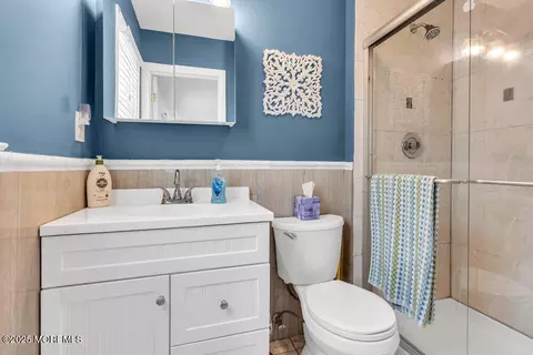 Bath - 16 Thames Pl, Brick, NJ 08723 photo 2 of 2