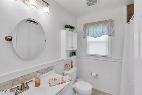 Bath - 16 Thames Pl, Brick, NJ 08723 photo 1 of 2