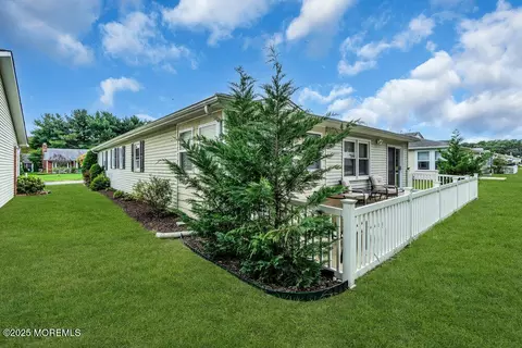 Exterior - 16 Thames Pl, Brick, NJ 08723 photo 6 of 6