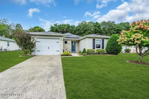 16 Thames Pl, Brick, NJ 08723