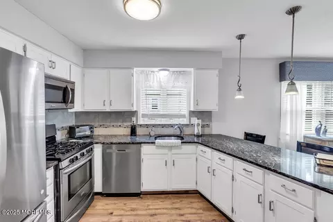 Kitchen - 16 Thames Pl, Brick, NJ 08723 photo 3 of 3