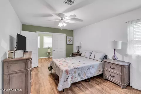 Bedroom - 16 Thames Pl, Brick, NJ 08723 photo 4 of 6