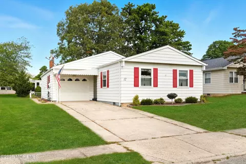 12 San Jacinto St, Toms River, NJ 08757