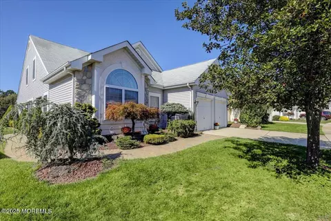 70 Baltusrol Dr, Jackson, NJ 08527