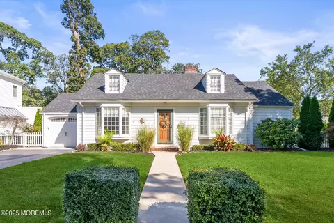 267 Lawrence Ave, Oakhurst, NJ 07755
