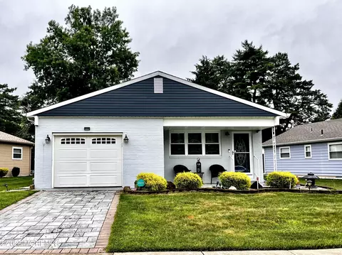 123 Torrey Pines Dr, Toms River, NJ 08757