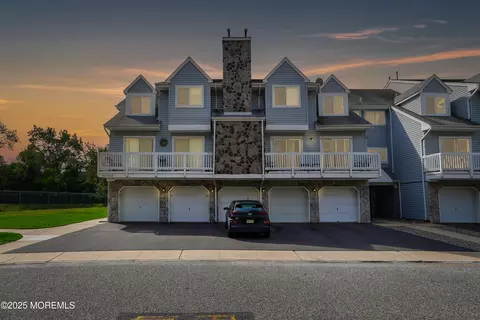 1115 Scarlet Oak Ave, Toms River, NJ 08755