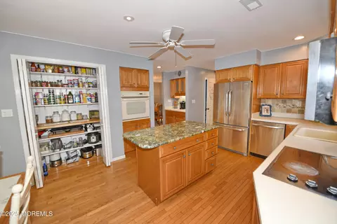 Kitchen - 231 Crescent Ave, Jackson, NJ 08527 photo 4 of 4