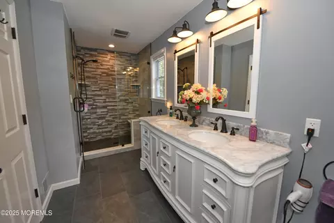 Bath - 231 Crescent Ave, Jackson, NJ 08527 photo 4 of 6