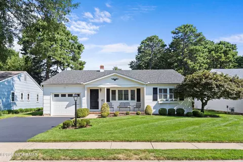 16 Manassas Dr, Toms River, NJ 08757