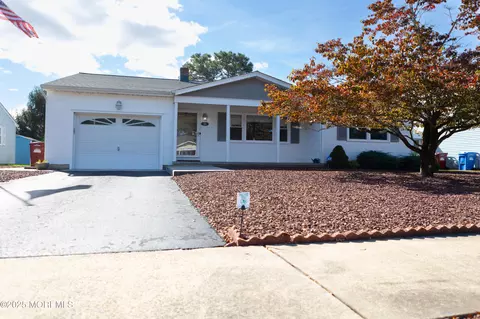 55 Whitmore Dr, Toms River, NJ 08757