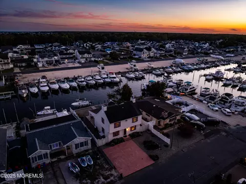 603 Bowsprit Pt, Lanoka Harbor, NJ 08734