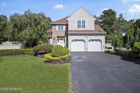 8 Coral Dr, Howell, NJ 07731