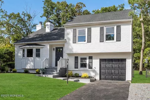 91 Highland Dr, Barnegat, NJ 08005