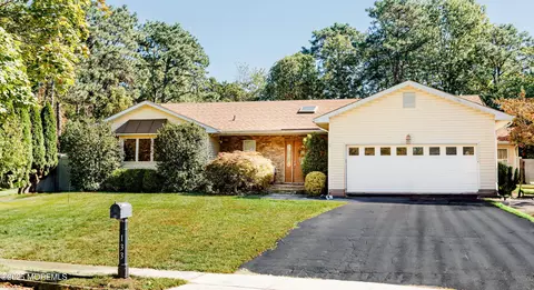 133 London Ct, Toms River, NJ 08753