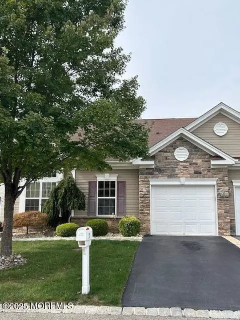 35 Timber Hill Dr, Monroe, NJ 08831