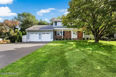 12 Meadowbrook Ln, Freehold, NJ 07728