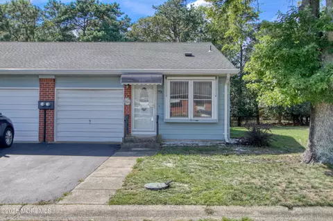 28 Yorktowne Pkwy #B, Whiting, NJ 08759