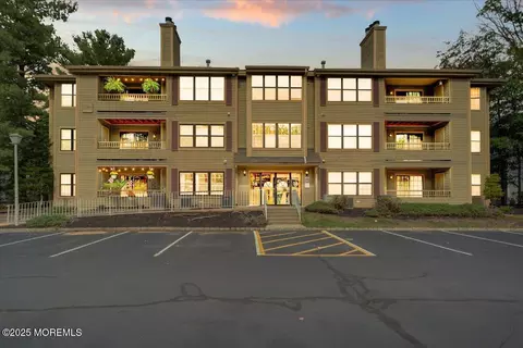 1610 Stoneridge Cir #1610, Helmetta, NJ 08828