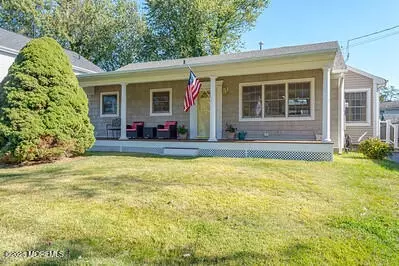 43 Roosevelt Cir W, Red Bank, NJ 07701