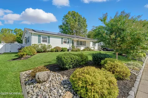 7 Steven Pl, Jackson, NJ 08527