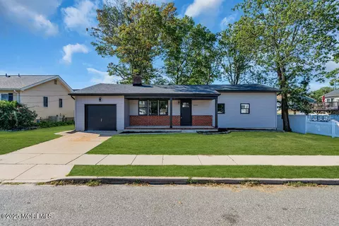 1905 Ravenwood Dr, Toms River, NJ 08753