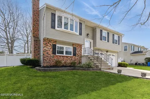 13 Ivy Pl, Howell, NJ 07731