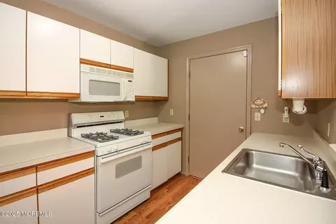 Kitchen - 451 Deuce Dr, Wall, NJ 07719 photo 4 of 4
