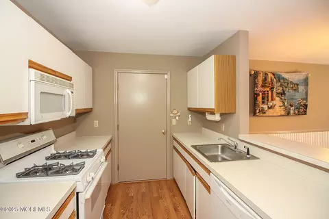 Kitchen - 451 Deuce Dr, Wall, NJ 07719 photo 3 of 4