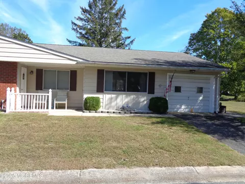 15 Alaska Ave #A, Whiting, NJ 08759