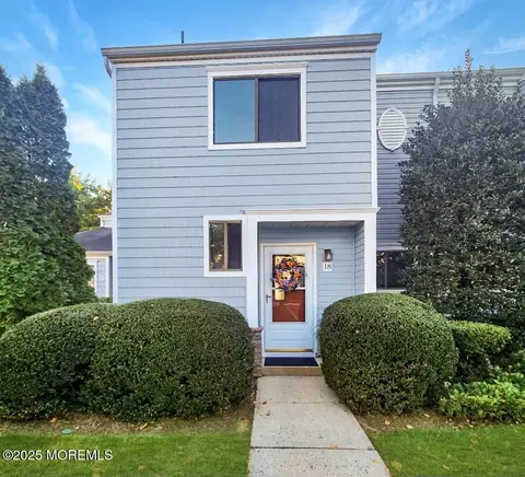 18 Dawn Ct, Tinton Falls, NJ 07724