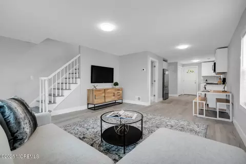 33 Grove Pl, Keansburg, NJ 07734