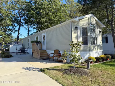 27 Beaver Ave, Whiting, NJ 08759