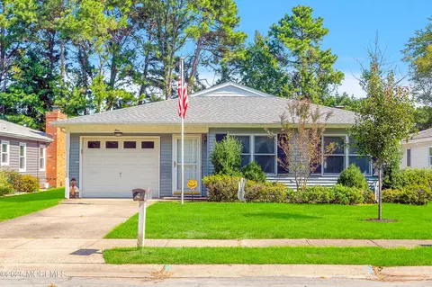 4 Ashford Dr, Brick, NJ 08723
