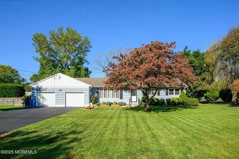 22 Kenmore Rd, Freehold, NJ 07728