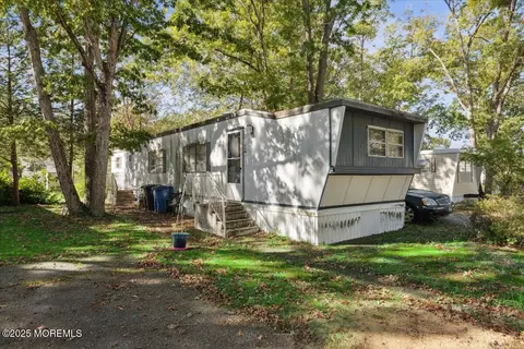 36 Roberts Rd, Toms River, NJ 08755