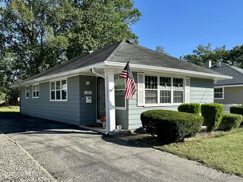1925 Mount Carmel Blvd, Toms River, NJ 08753