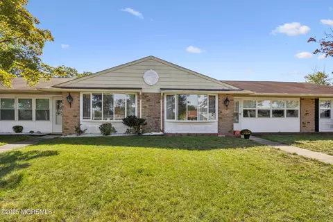 74 Buckingham Dr # B, Manchester, NJ 08759