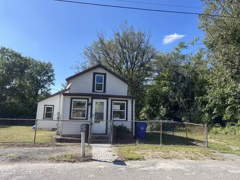 1 Second Ln, Lakehurst, NJ 08733