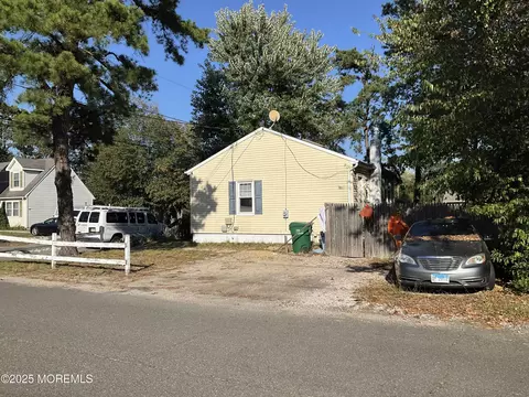 1400 9th Ave, Toms River, NJ 08757