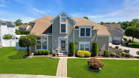 20 Pacer Ln, Freehold, NJ 07728