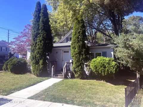 310 East Rd, Belford, NJ 07718