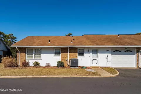 32 Sterling St # D, Manchester, NJ 08759