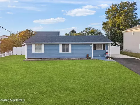 1228 Pacific Ave, Beachwood, NJ 08722