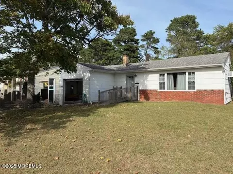 937 Edgebrook Dr N, Toms River, NJ 08757