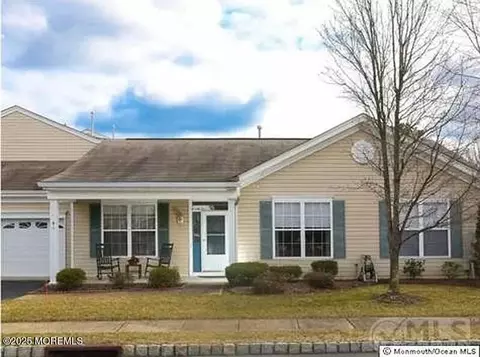 41 Greylawn Dr, Lakewood, NJ 08701